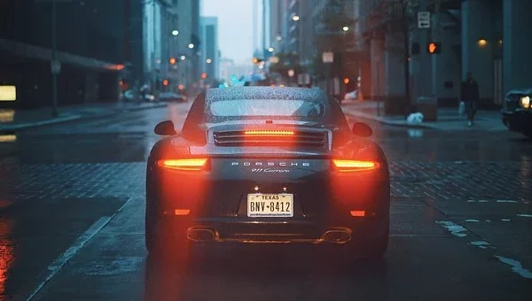 Certificat de conformité pour voitures d’occasion 3 rouge voiture Porche