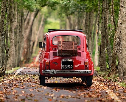Come importare auto dalla Svizzera all'Italia: una guida dettagliata | EuroCoc 4 red car in italy